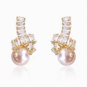 Pearl pendant earrings